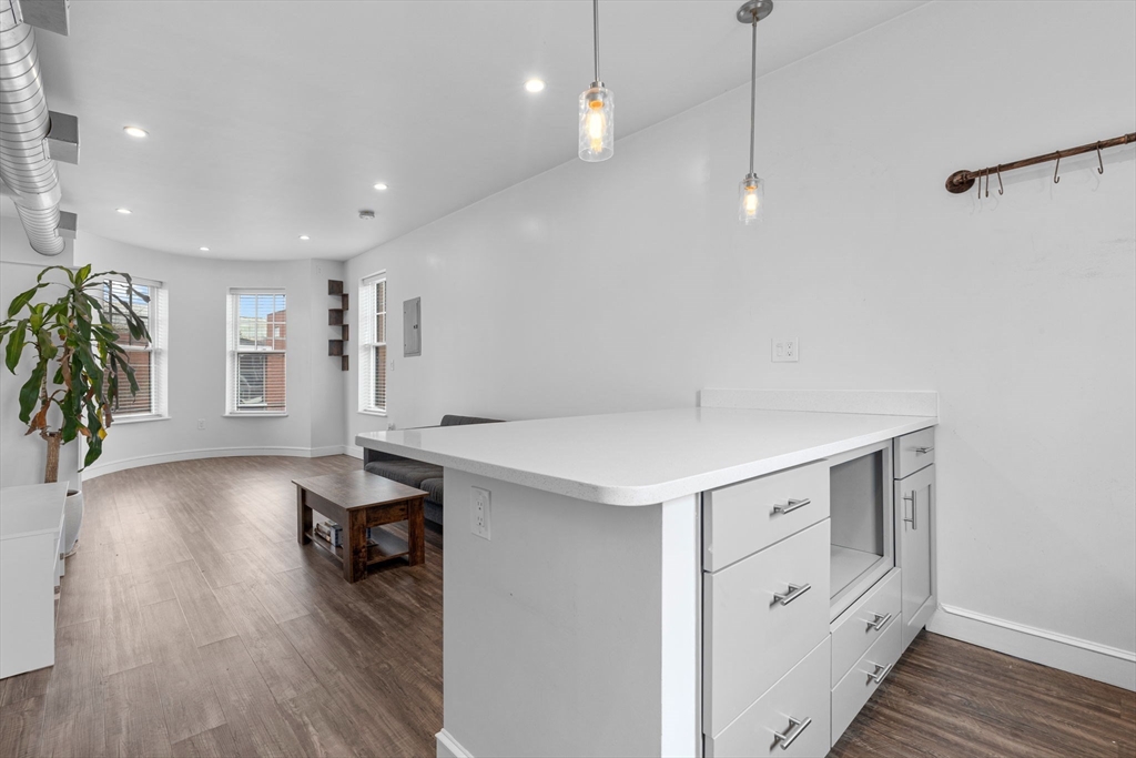 Studio bed, 1 bath apartment for rent at 105 Broadway Unit 2, Chelsea — photo 6 of 15