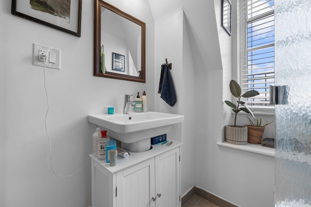 Studio bed, 1 bath apartment for rent at 105 Broadway Unit 3, Chelsea — photo 11 of 14
