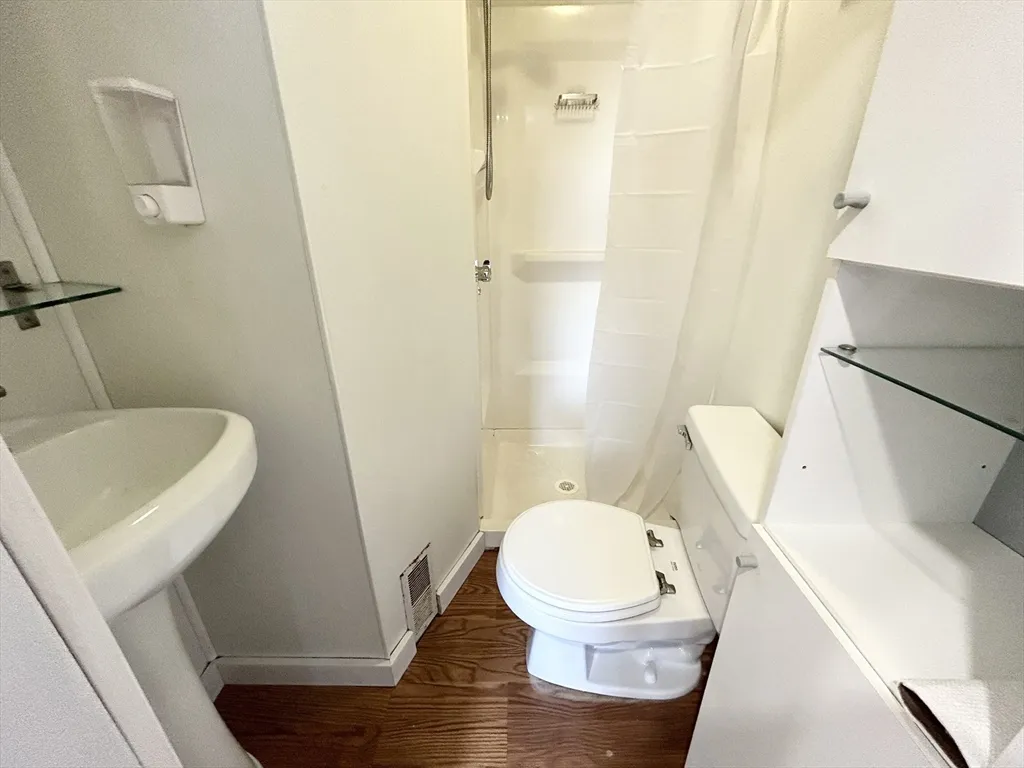 2 bed, 1 bath apartment for rent at 105 Buttonwood Unit 3, Boston — photo 6 of 6