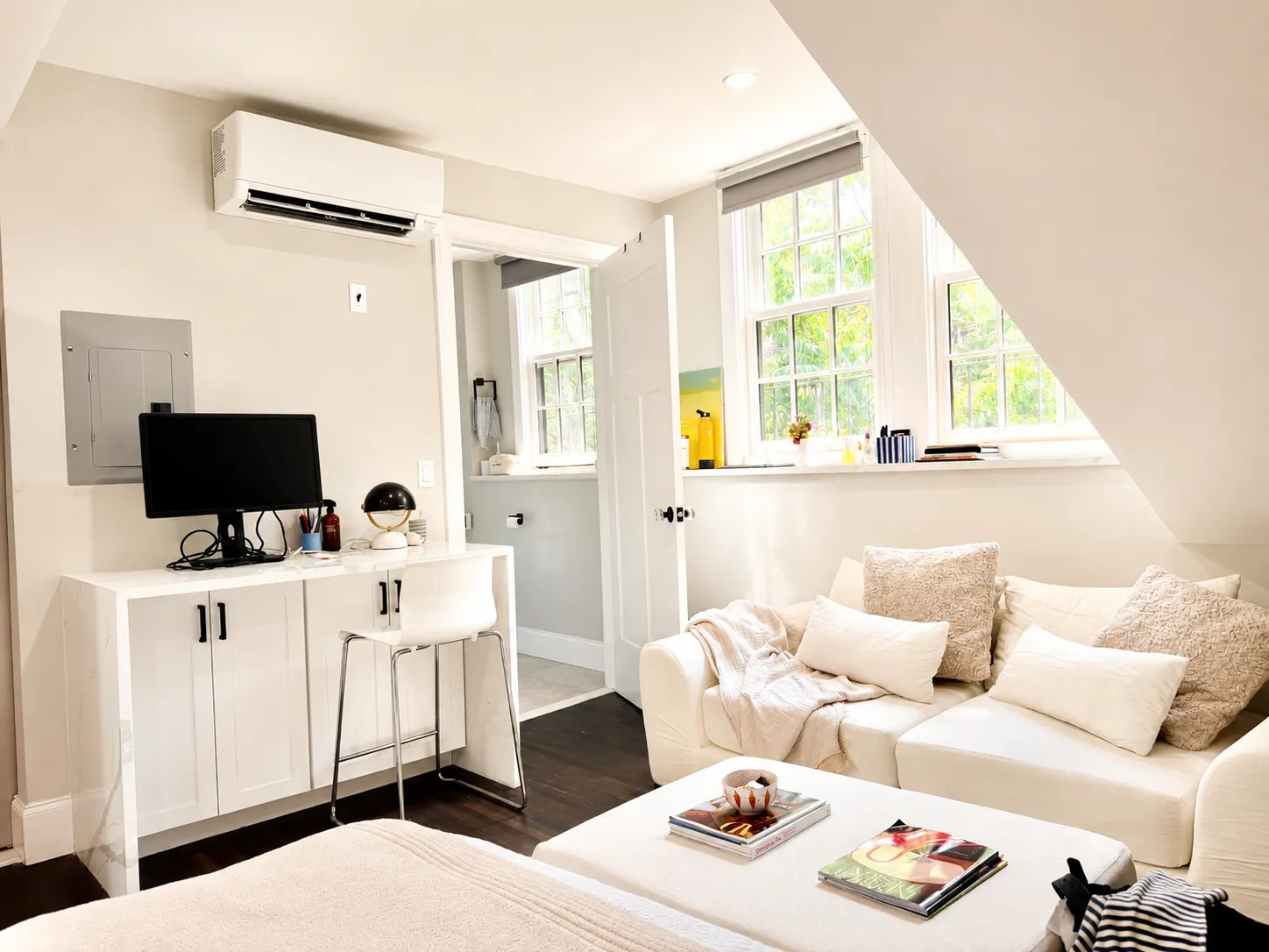 Studio bed, 1 bath apartment for rent at 105 Charles St Unit 6, Beacon Hill — photo 1 of 13