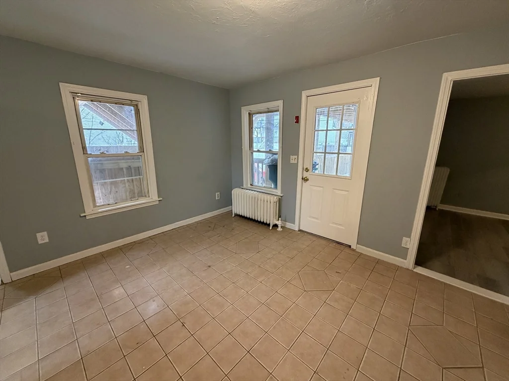 4 bed, 1 bath apartment for rent at 105 Clarendon St Unit 1, Fitchburg — photo 4 of 10