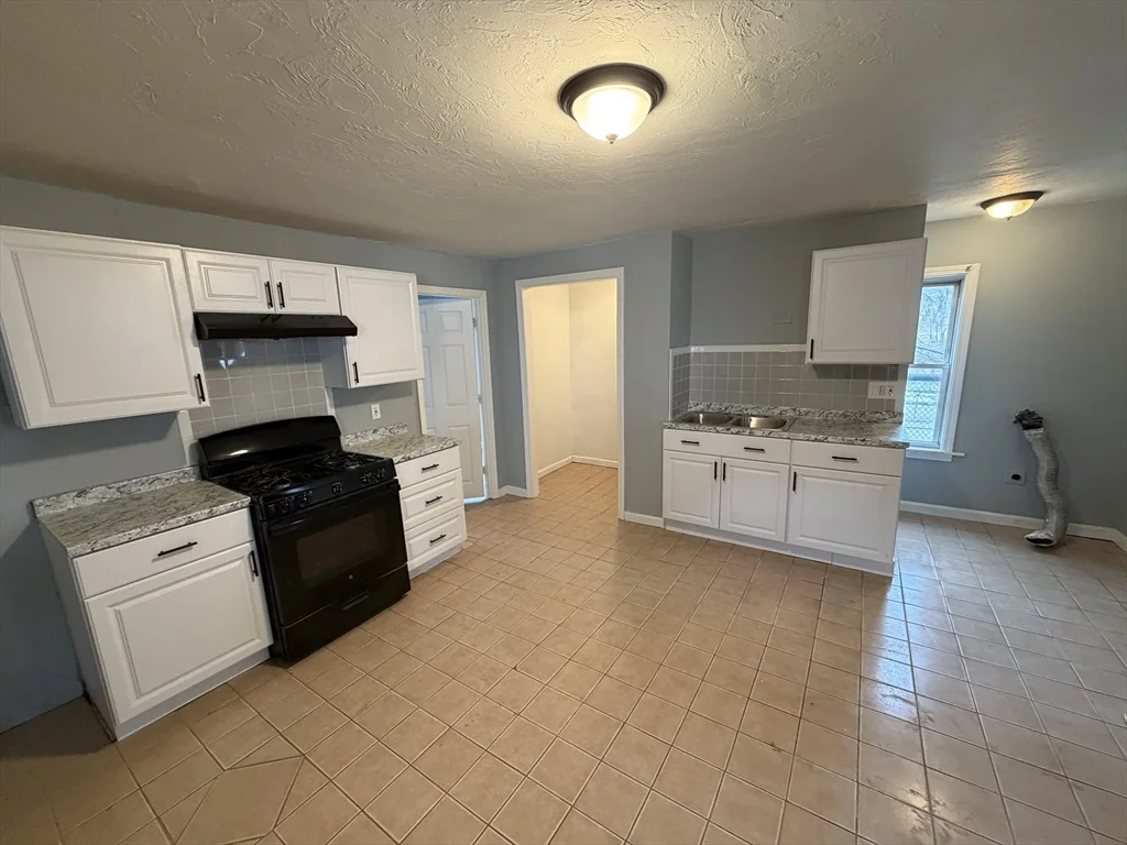 4 bed, 1 bath apartment for rent at 105 Clarendon St Unit 1, Fitchburg