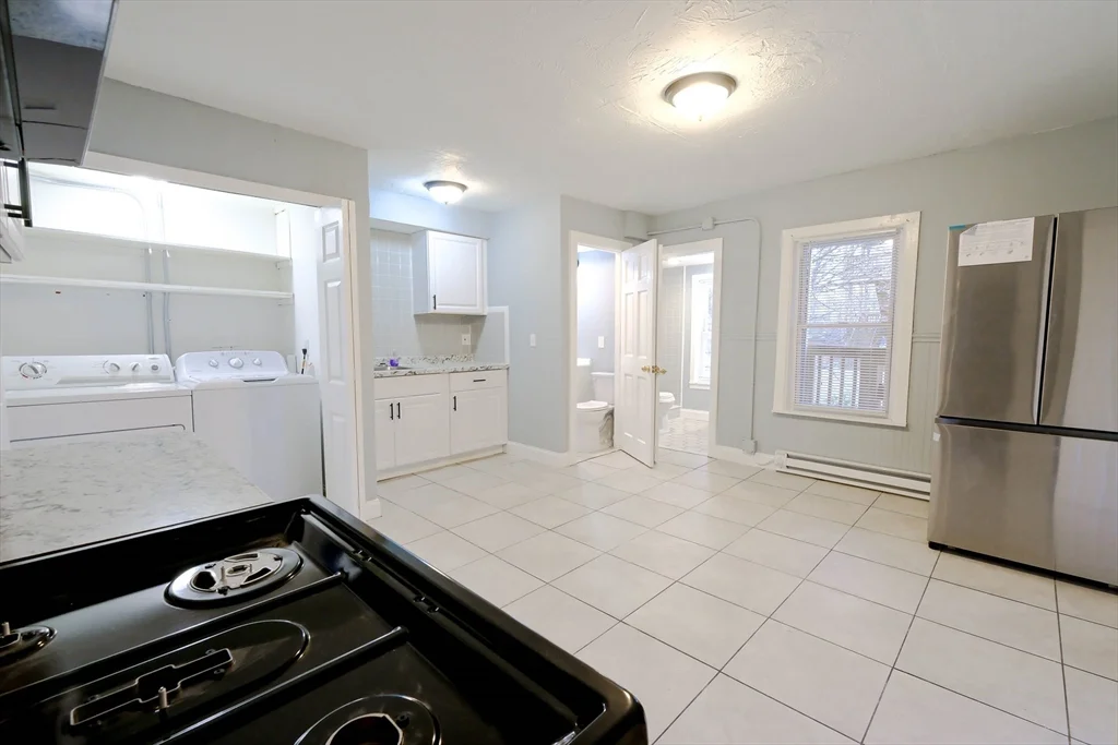 4 bed, 1 bath apartment for rent at 105 Clarendon St Unit 2, Fitchburg — photo 2 of 30