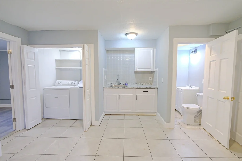 4 bed, 1 bath apartment for rent at 105 Clarendon St Unit 2, Fitchburg — photo 4 of 30