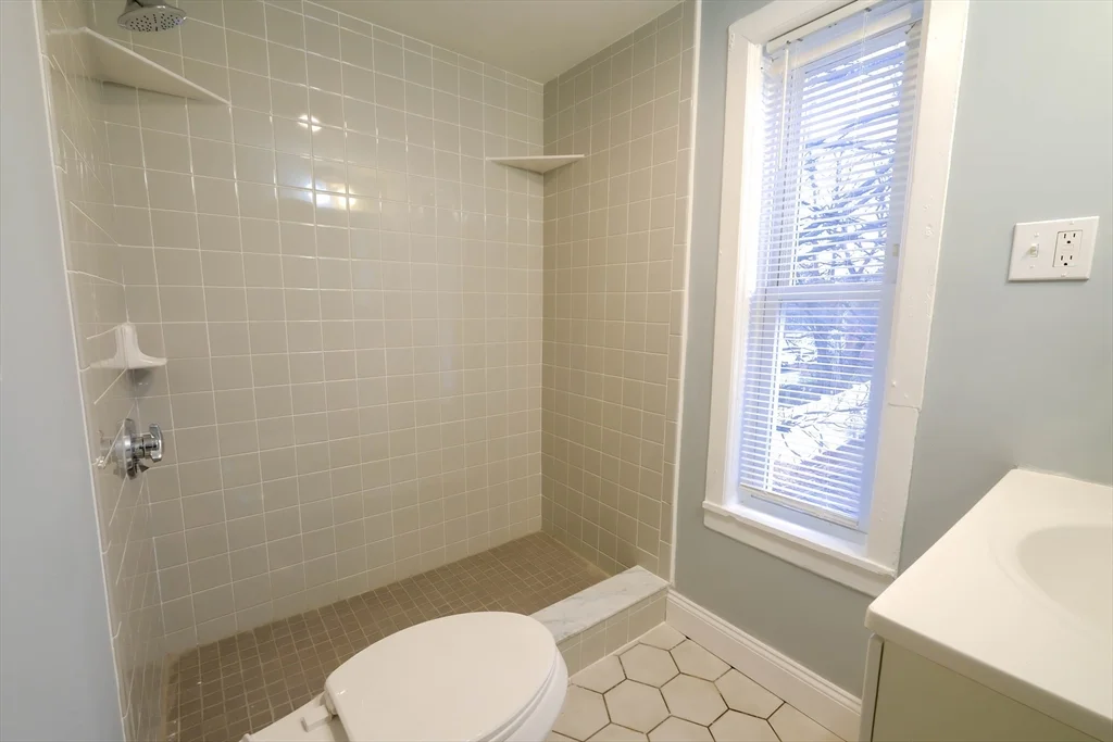 4 bed, 1 bath apartment for rent at 105 Clarendon St Unit 2, Fitchburg — photo 9 of 30