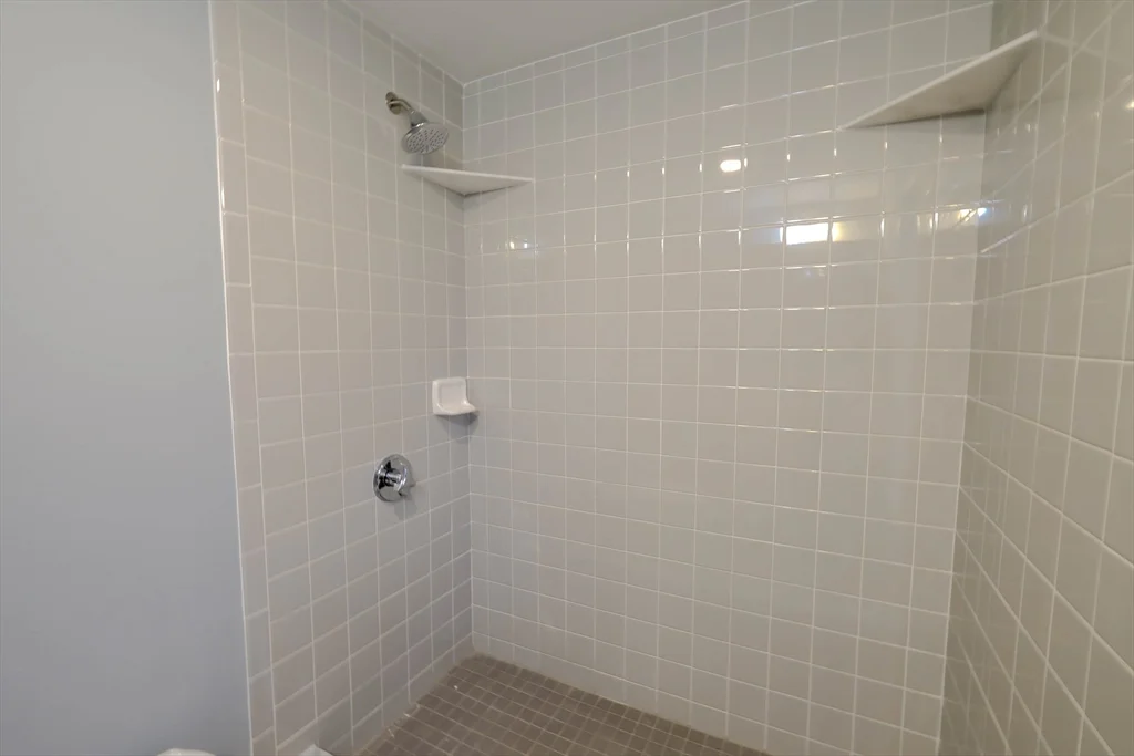 4 bed, 1 bath apartment for rent at 105 Clarendon St Unit 2, Fitchburg — photo 12 of 30