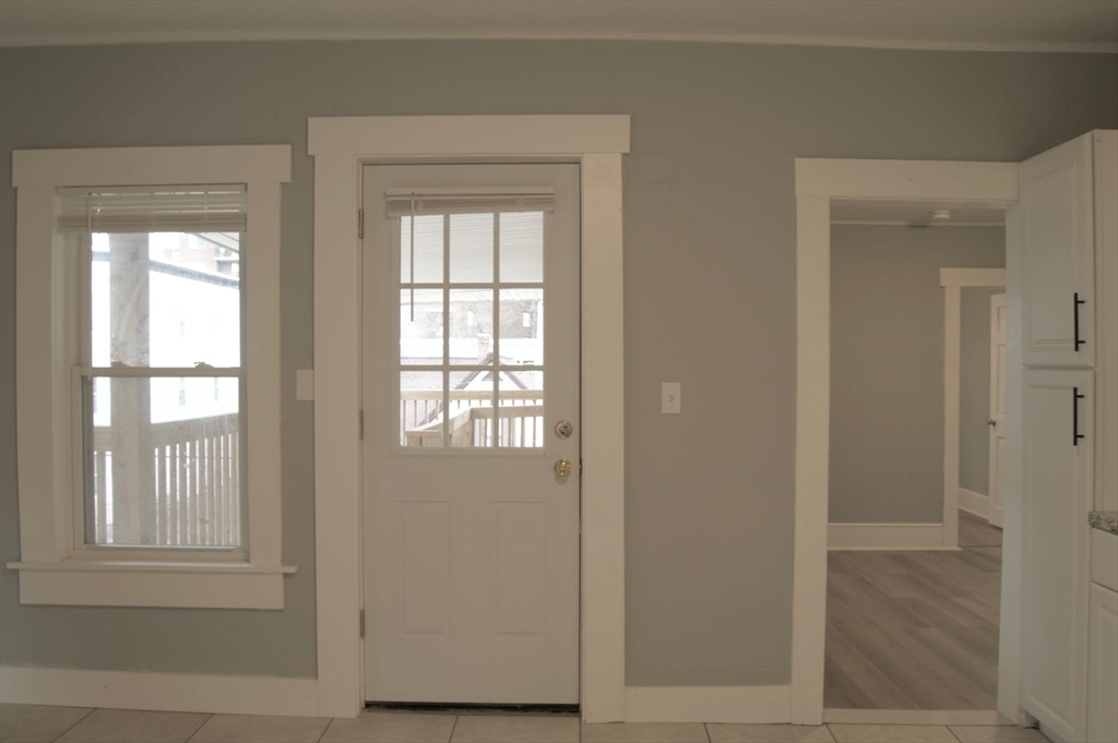 4 bed, 1 bath apartment for rent at 105 Clarendon St Unit 3, Fitchburg — photo 4 of 25