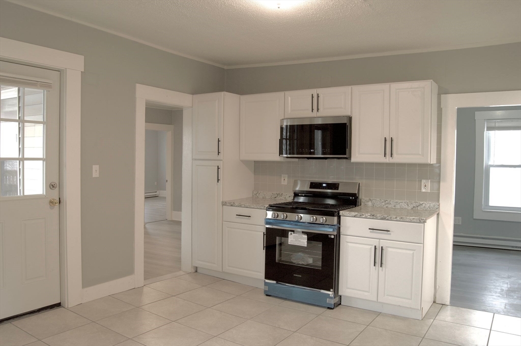 4 bed, 1 bath apartment for rent at 105 Clarendon St Unit 3, Fitchburg