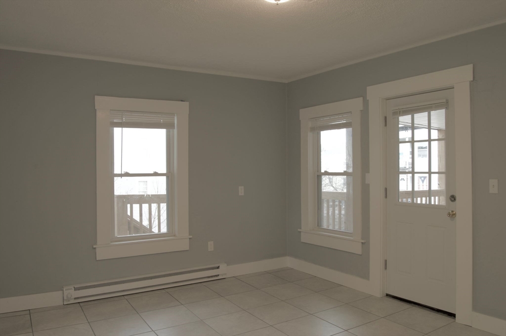 4 bed, 1 bath apartment for rent at 105 Clarendon St Unit 3, Fitchburg — photo 2 of 25