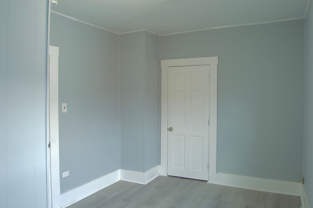 4 bed, 1 bath apartment for rent at 105 Clarendon St Unit 3, Fitchburg — photo 9 of 25