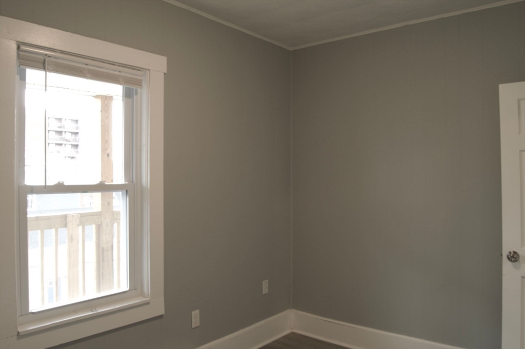 4 bed, 1 bath apartment for rent at 105 Clarendon St Unit 3, Fitchburg — photo 14 of 25