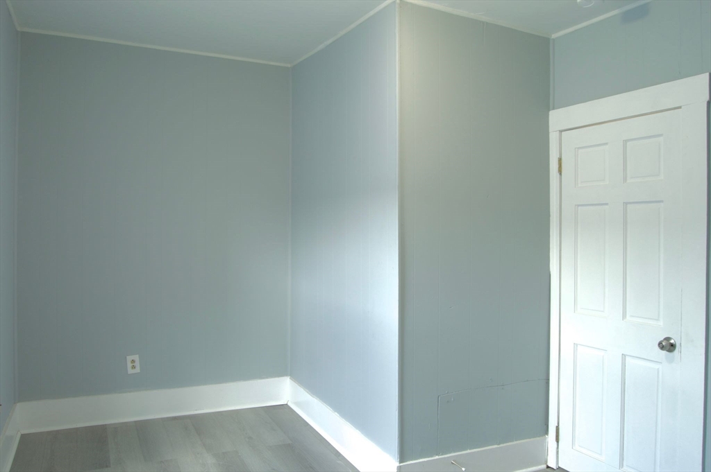 4 bed, 1 bath apartment for rent at 105 Clarendon St Unit 3, Fitchburg — photo 8 of 25