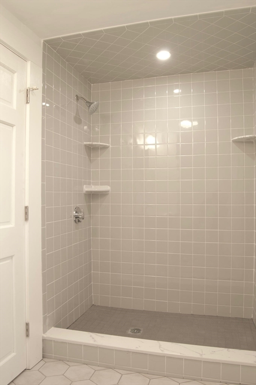 4 bed, 1 bath apartment for rent at 105 Clarendon St Unit 3, Fitchburg — photo 7 of 25