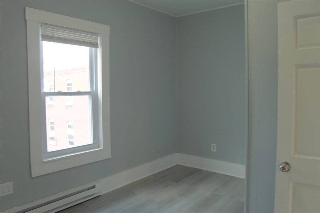 4 bed, 1 bath apartment for rent at 105 Clarendon St Unit 3, Fitchburg — photo 17 of 25