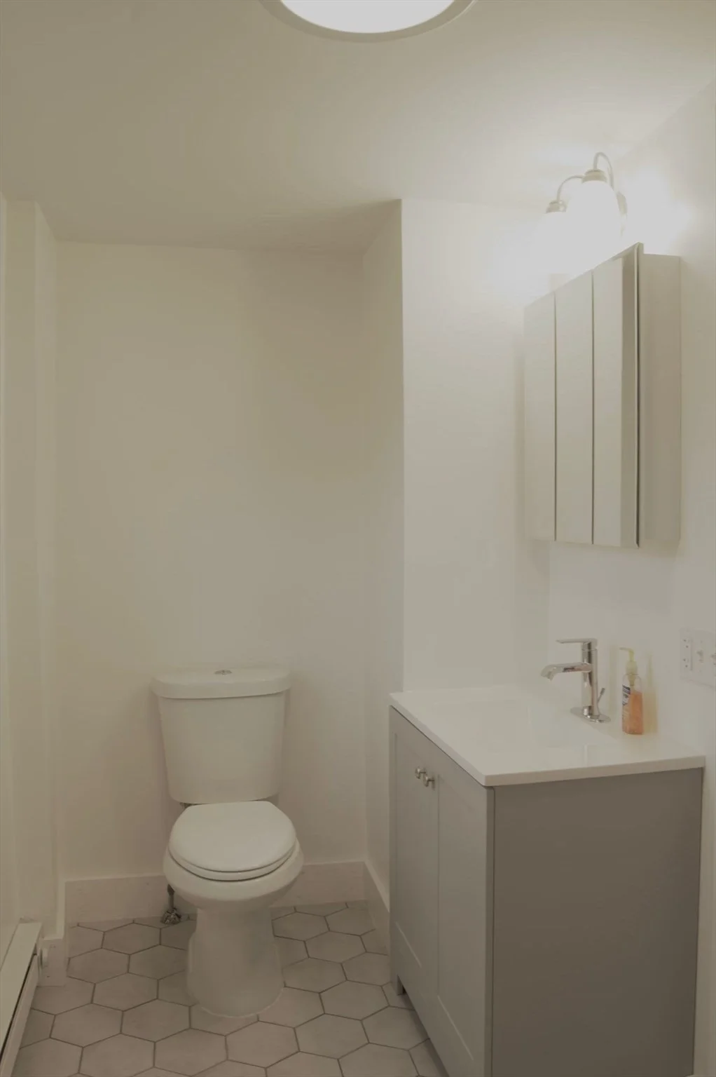 4 bed, 1 bath apartment for rent at 105 Clarendon St Unit 3, Fitchburg — photo 4 of 16