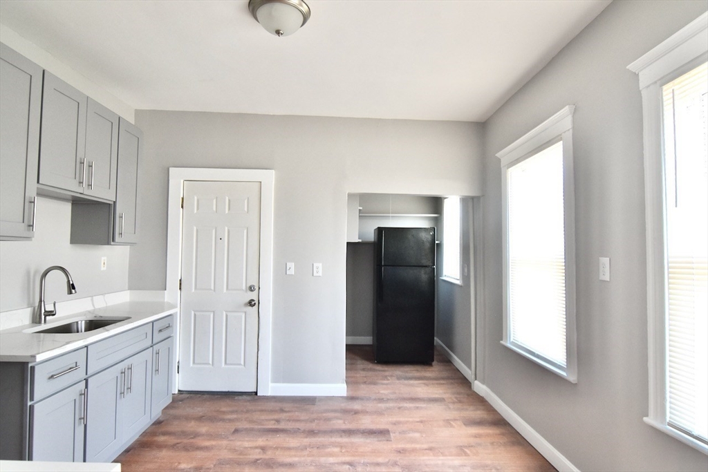 4 bed, 1 bath apartment for rent at 105 Evans St Unit 3, Dorchester — photo 9 of 19