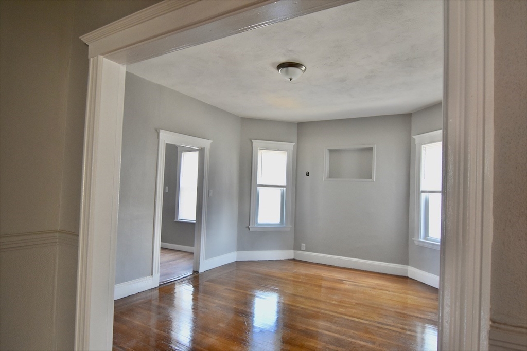 4 bed, 1 bath apartment for rent at 105 Evans St Unit 3, Dorchester — photo 4 of 19
