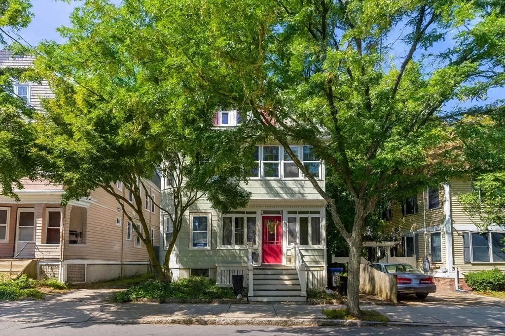 4 bed, 2 bath apartment for rent at 105 Fayerweather St Unit 2, West Cambridge — photo 1 of 23