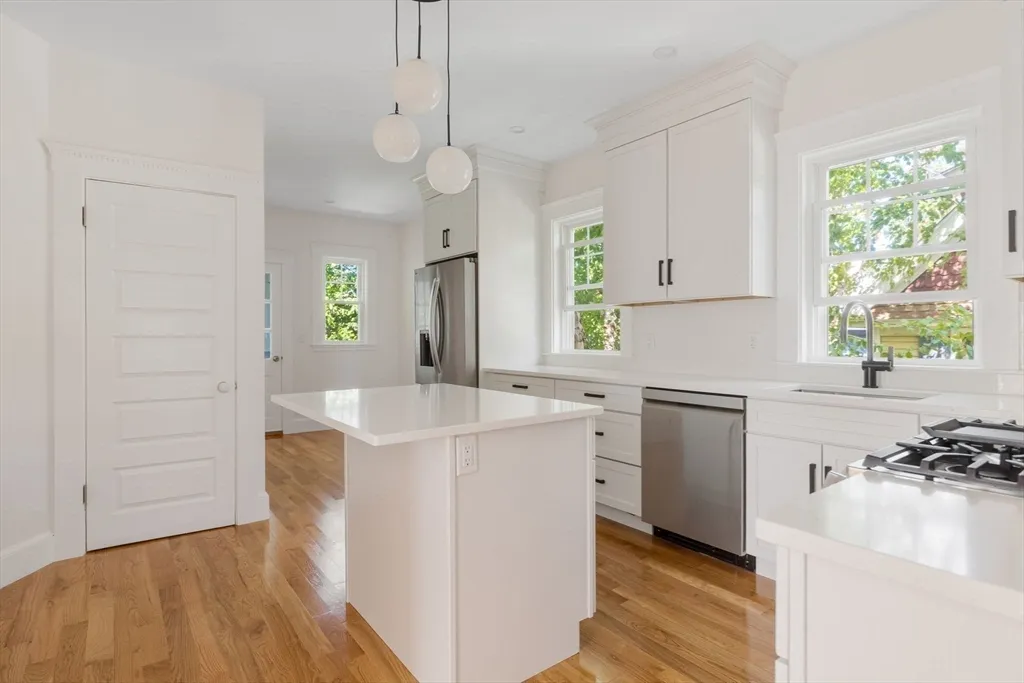 4 bed, 2 bath apartment for rent at 105 Fayerweather St Unit 2, West Cambridge — photo 5 of 23