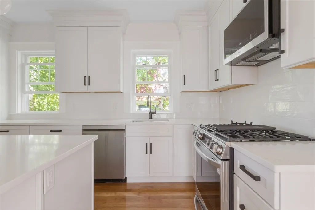 4 bed, 2 bath apartment for rent at 105 Fayerweather St Unit 2, West Cambridge — photo 4 of 23