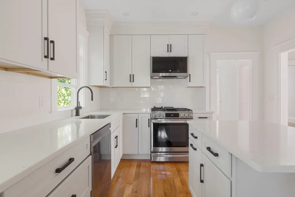 4 bed, 2 bath apartment for rent at 105 Fayerweather St Unit 2, West Cambridge — photo 6 of 23