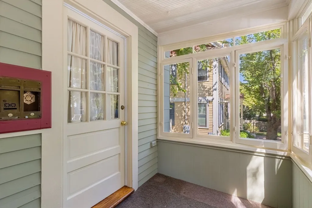 4 bed, 2 bath apartment for rent at 105 Fayerweather St Unit 2, West Cambridge — photo 2 of 23