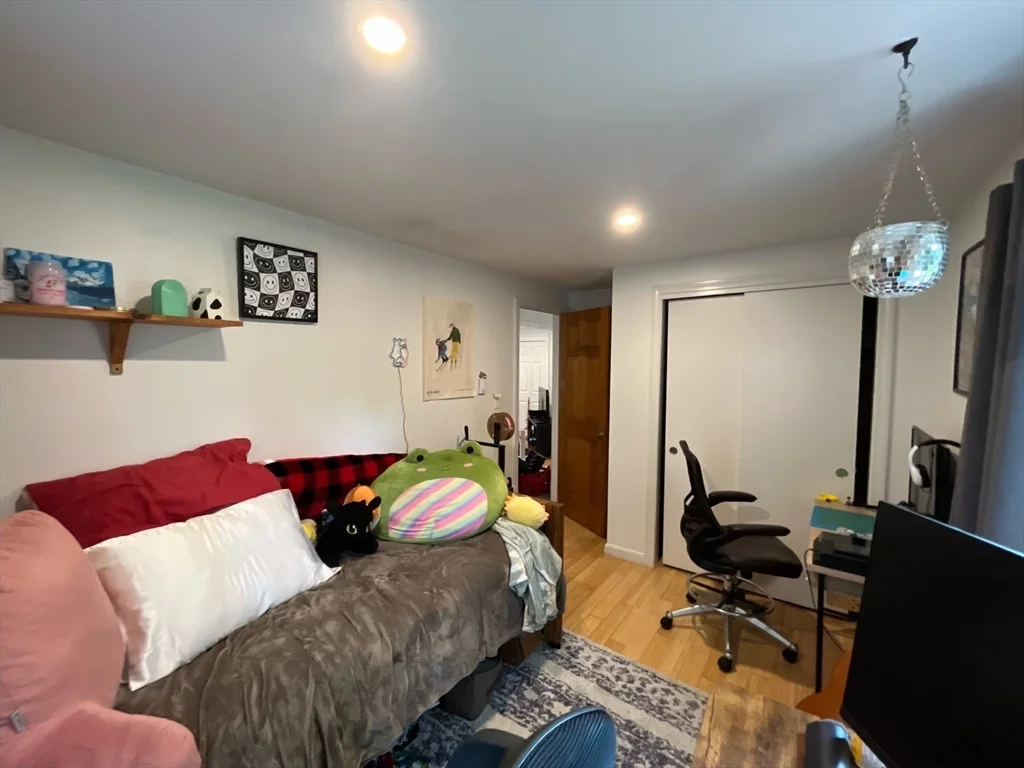 2 bed, 1 bath apartment for rent at 105 Forest Hills Unit 2B, Boston — photo 5 of 9