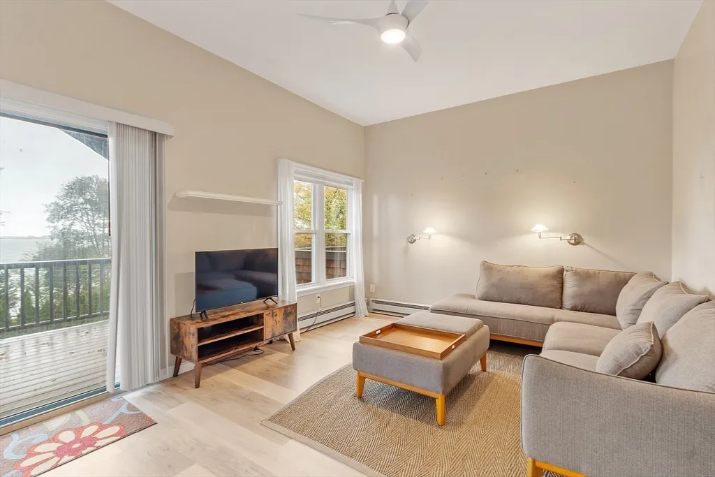 2 bed, 1 bath apartment for rent at 105 Granite St Unit 3, Rockport — photo 3 of 22