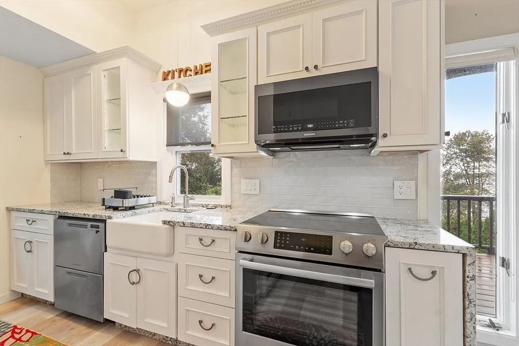 2 bed, 1 bath apartment for rent at 105 Granite St Unit 3, Rockport — photo 6 of 22