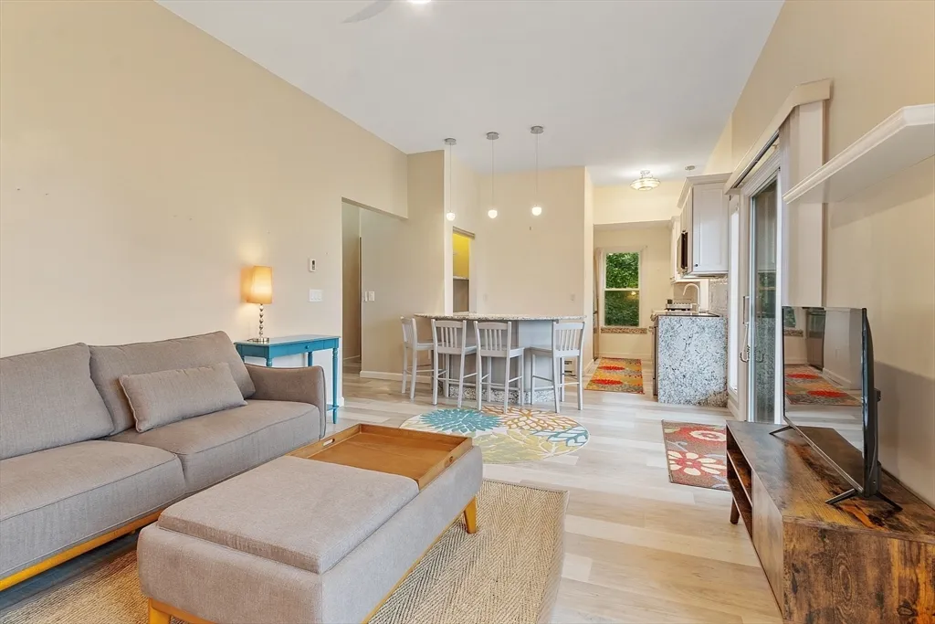 2 bed, 1 bath apartment for rent at 105 Granite St Unit 3, Rockport — photo 2 of 22