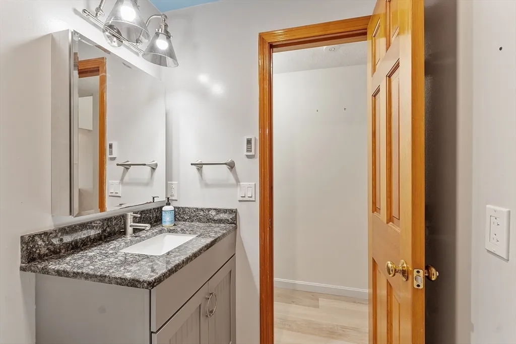 2 bed, 1 bath apartment for rent at 105 Granite St Unit 3, Rockport — photo 17 of 22