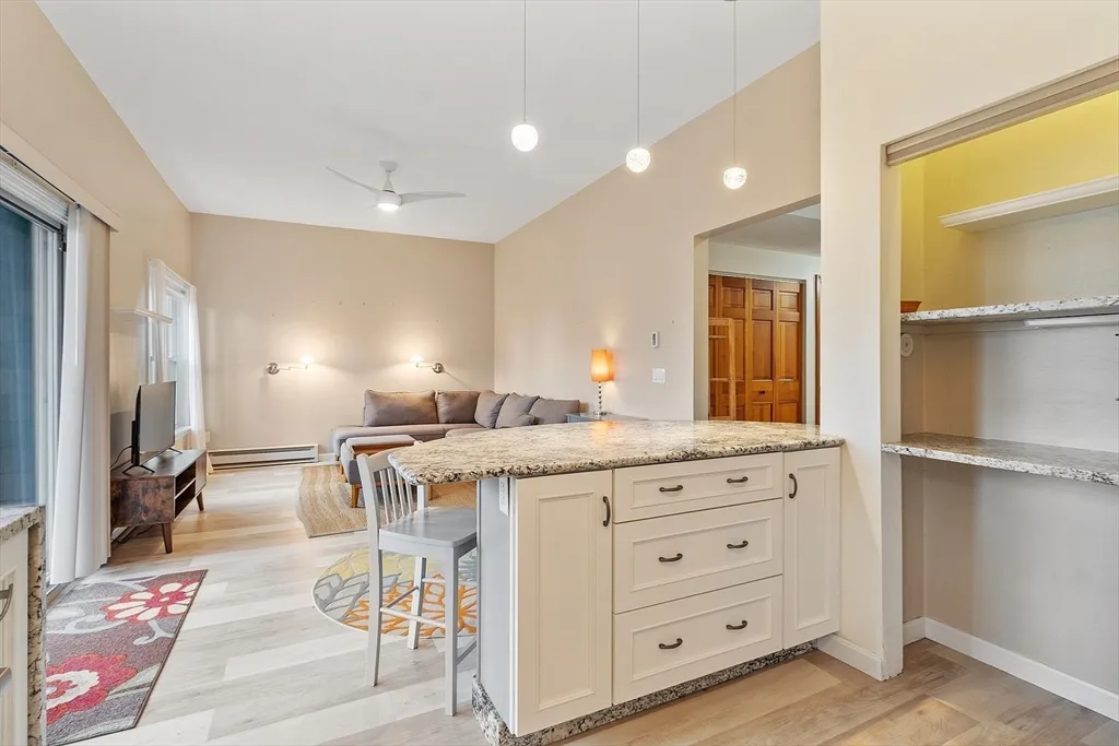2 bed, 1 bath apartment for rent at 105 Granite St Unit 3, Rockport — photo 5 of 22