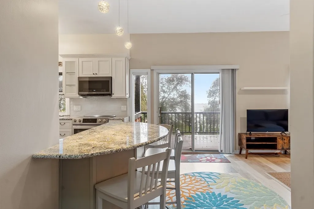 2 bed, 1 bath apartment for rent at 105 Granite St Unit 3, Rockport — photo 9 of 22