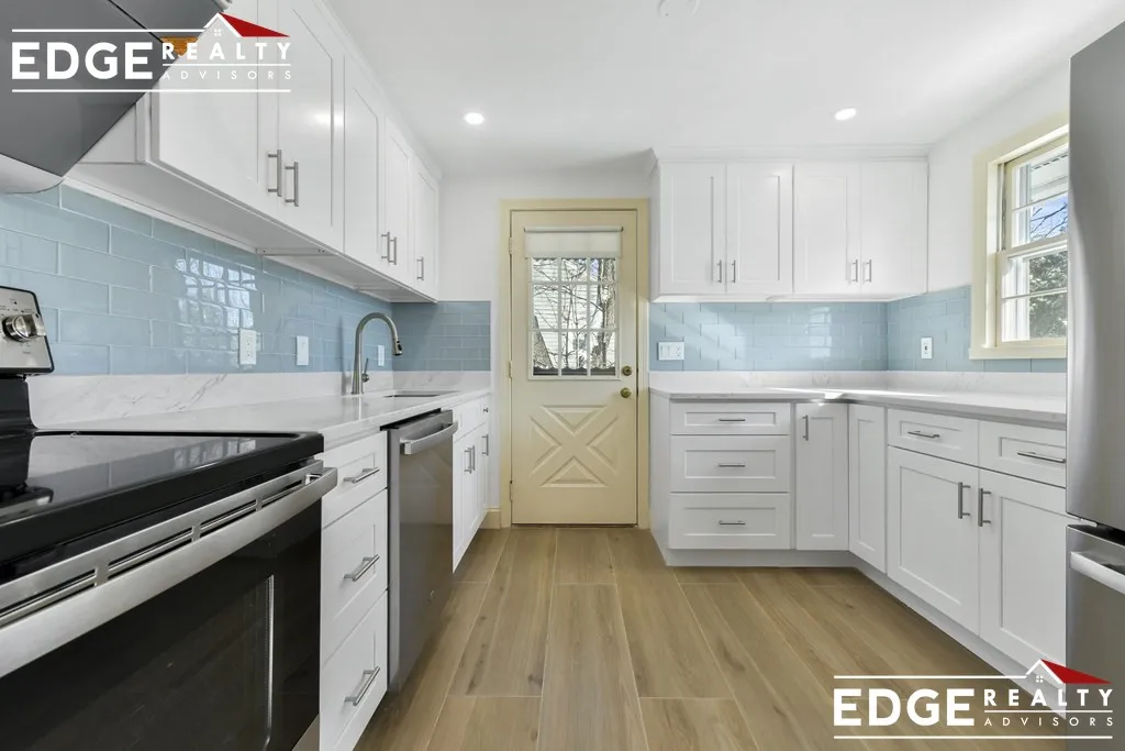 3 bed, 1 bath apartment for rent at 105 Hamilton Rd Unit 1, Cedarwood — photo 2 of 17