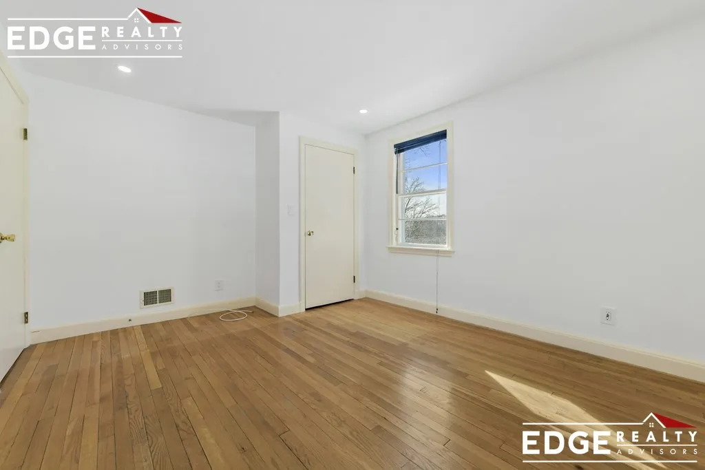 3 bed, 1 bath apartment for rent at 105 Hamilton Rd Unit 1, Cedarwood — photo 9 of 17
