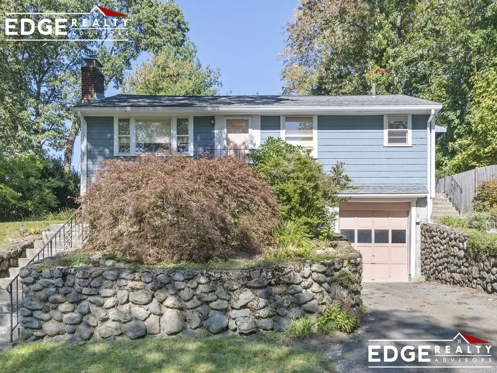 3 bed, 1 bath apartment for rent at 105 Hamilton Rd Unit 1, Cedarwood — photo 1 of 17