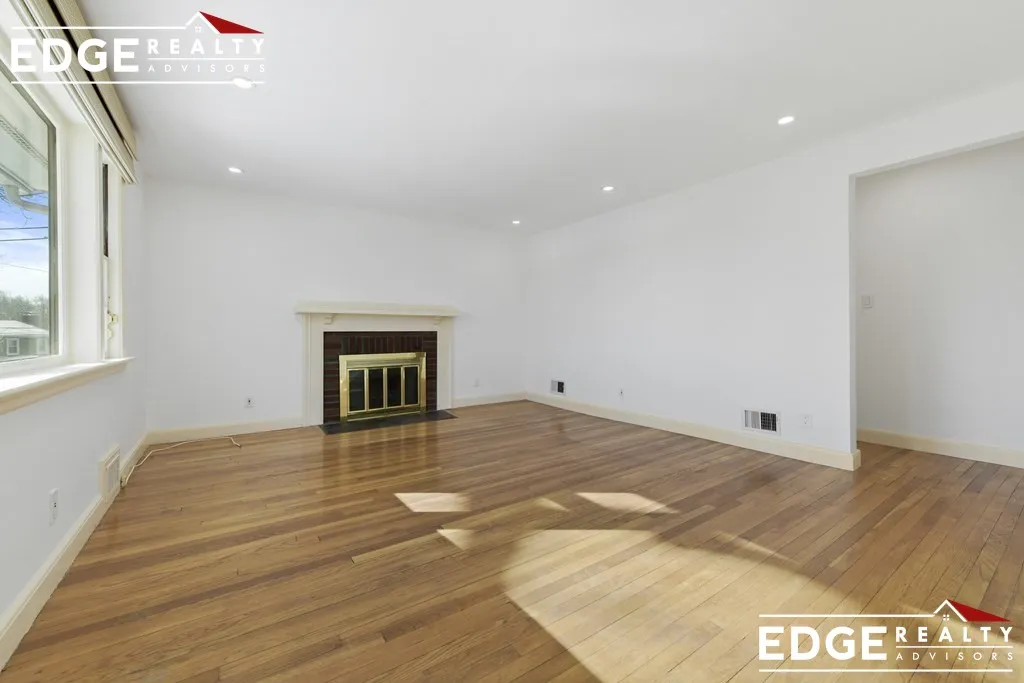 3 bed, 1 bath apartment for rent at 105 Hamilton Rd Unit 1, Cedarwood — photo 5 of 17