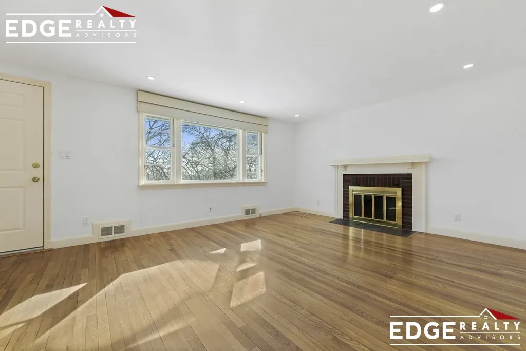 3 bed, 1 bath apartment for rent at 105 Hamilton Rd Unit 1, Cedarwood — photo 6 of 17