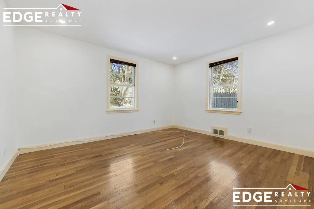 3 bed, 1 bath apartment for rent at 105 Hamilton Rd Unit 1, Cedarwood — photo 11 of 17