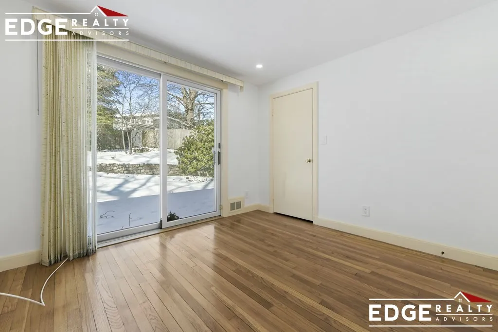3 bed, 1 bath apartment for rent at 105 Hamilton Rd Unit 1, Cedarwood — photo 13 of 17