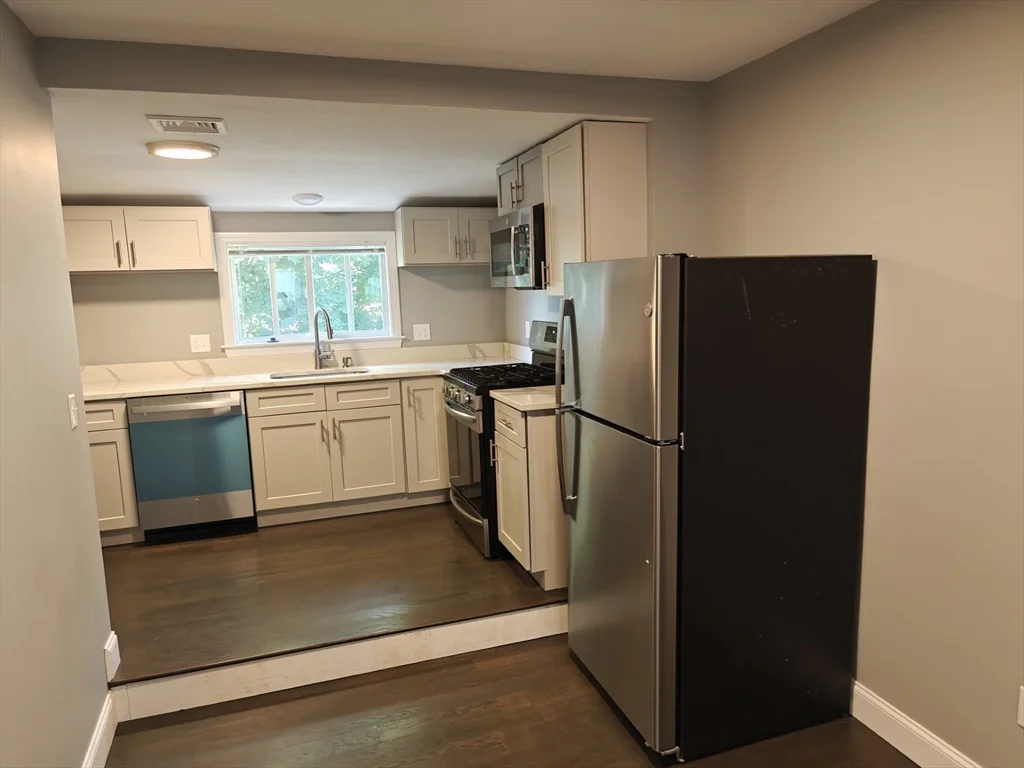 3 bed, 1 bath apartment for rent at 105 Holyoke St Unit 2, Lynn — photo 2 of 21