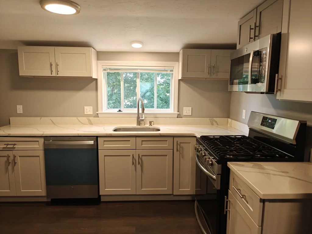 3 bed, 1 bath apartment for rent at 105 Holyoke St Unit 2, Lynn — photo 1 of 21