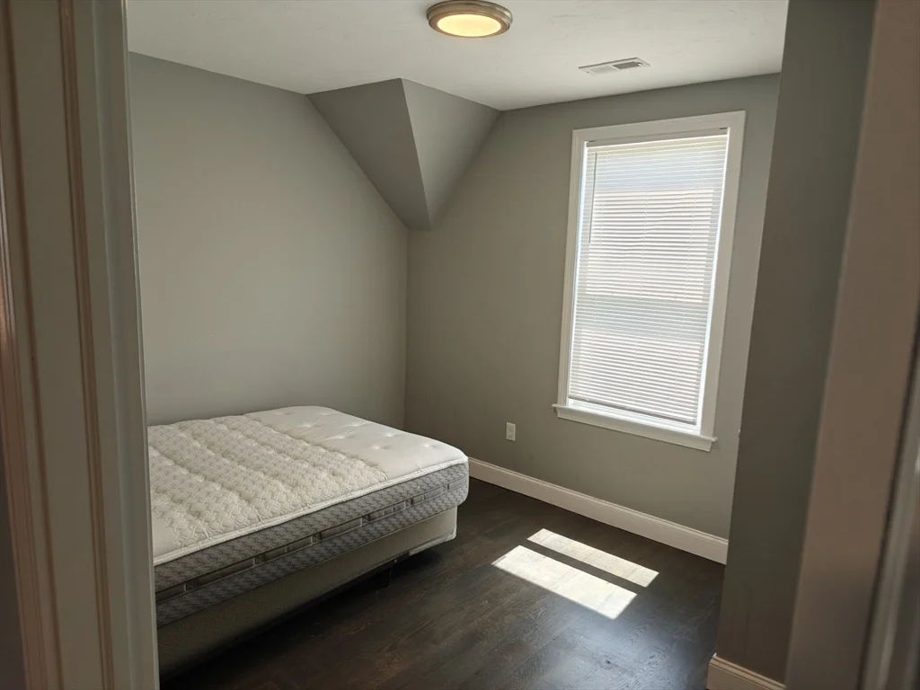 3 bed, 1 bath apartment for rent at 105 Holyoke St Unit 2, Lynn — photo 9 of 21