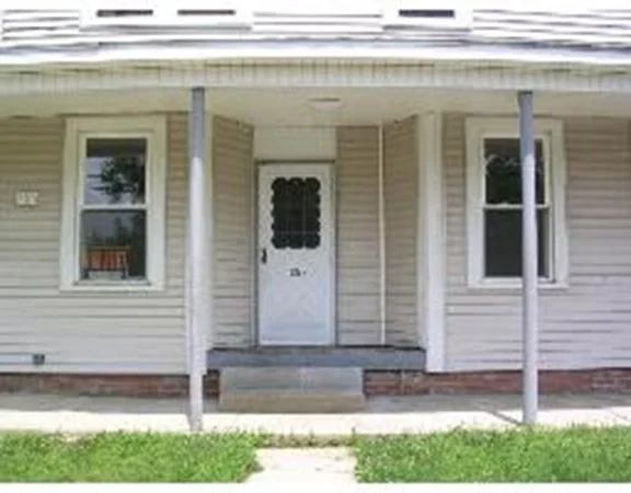 2 bed, 1 bath apartment for rent at 105 Mechanic St Unit 2, East Brookfield — photo 2 of 10