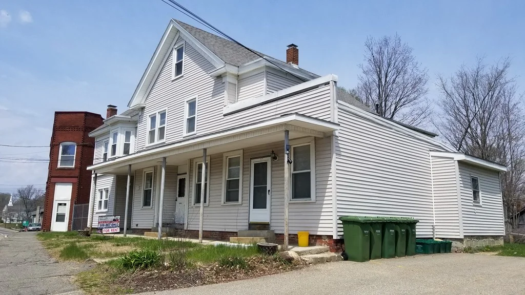 2 bed, 1 bath apartment for rent at 105 Mechanic St Unit 2, East Brookfield — photo 1 of 10