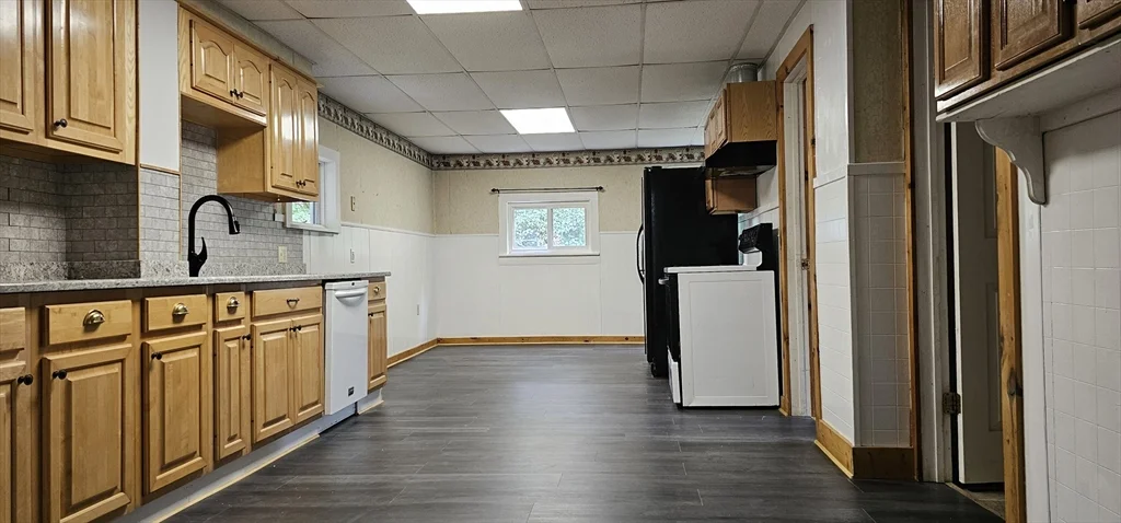 2 bed, 1 bath apartment for rent at 105 Mechanic St Unit 2, East Brookfield — photo 5 of 10