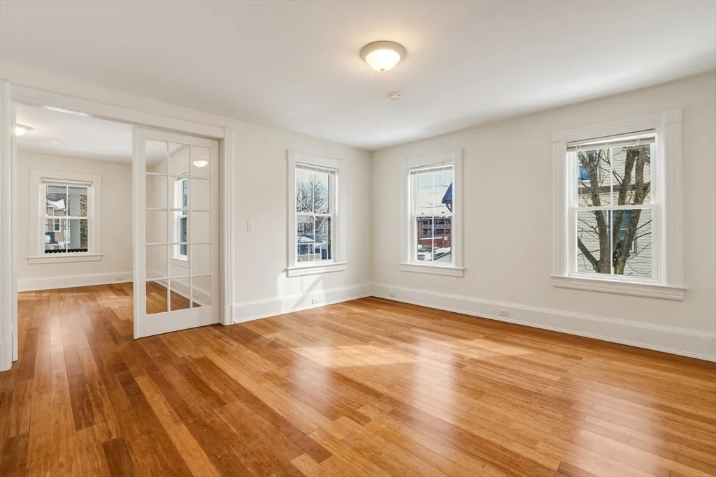3 bed, 1 bath apartment for rent at 105 Nonotuck St Unit 105, Holyoke — photo 6 of 26