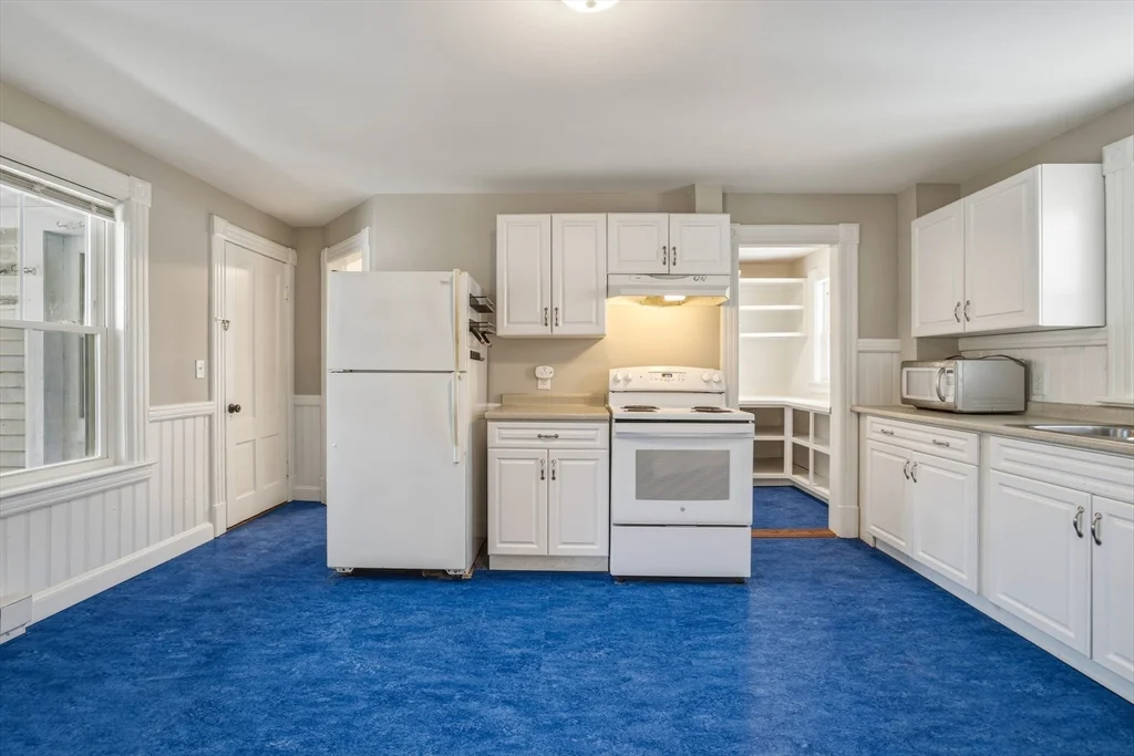 3 bed, 1 bath apartment for rent at 105 Nonotuck St Unit 105, Holyoke — photo 14 of 26
