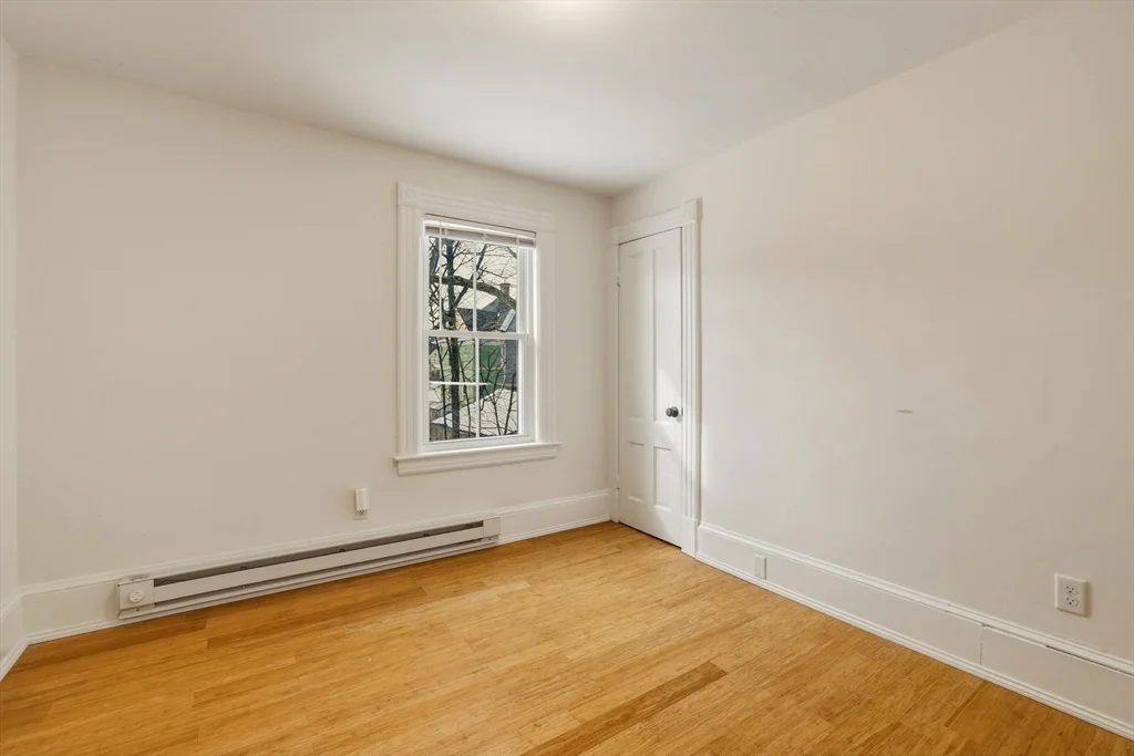 3 bed, 1 bath apartment for rent at 105 Nonotuck St Unit 105, Holyoke — photo 20 of 26