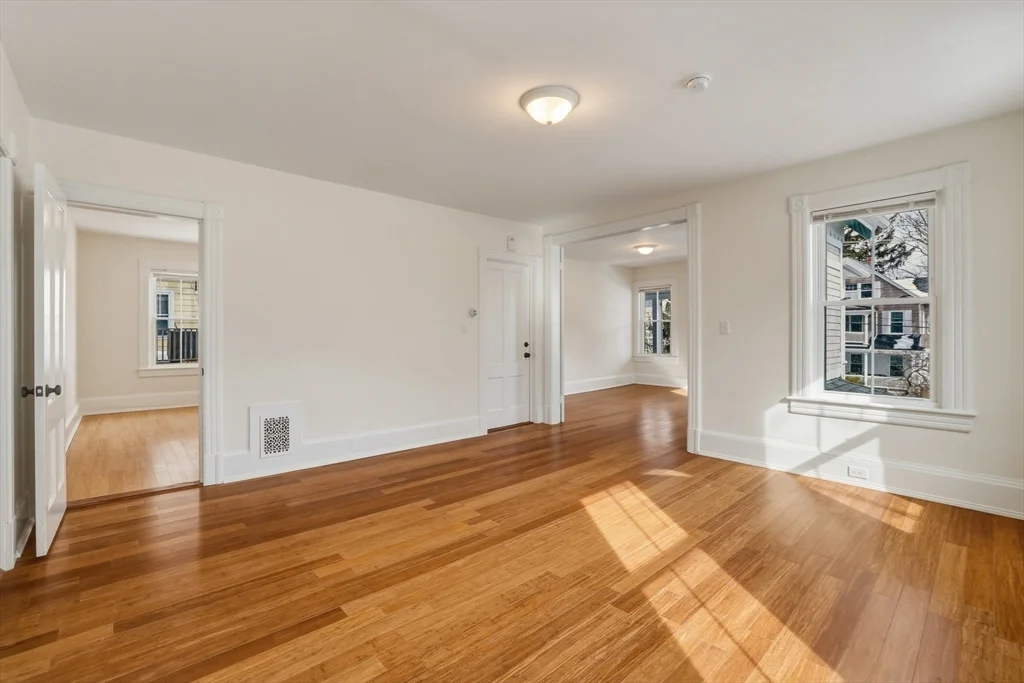3 bed, 1 bath apartment for rent at 105 Nonotuck St Unit 105, Holyoke — photo 7 of 26